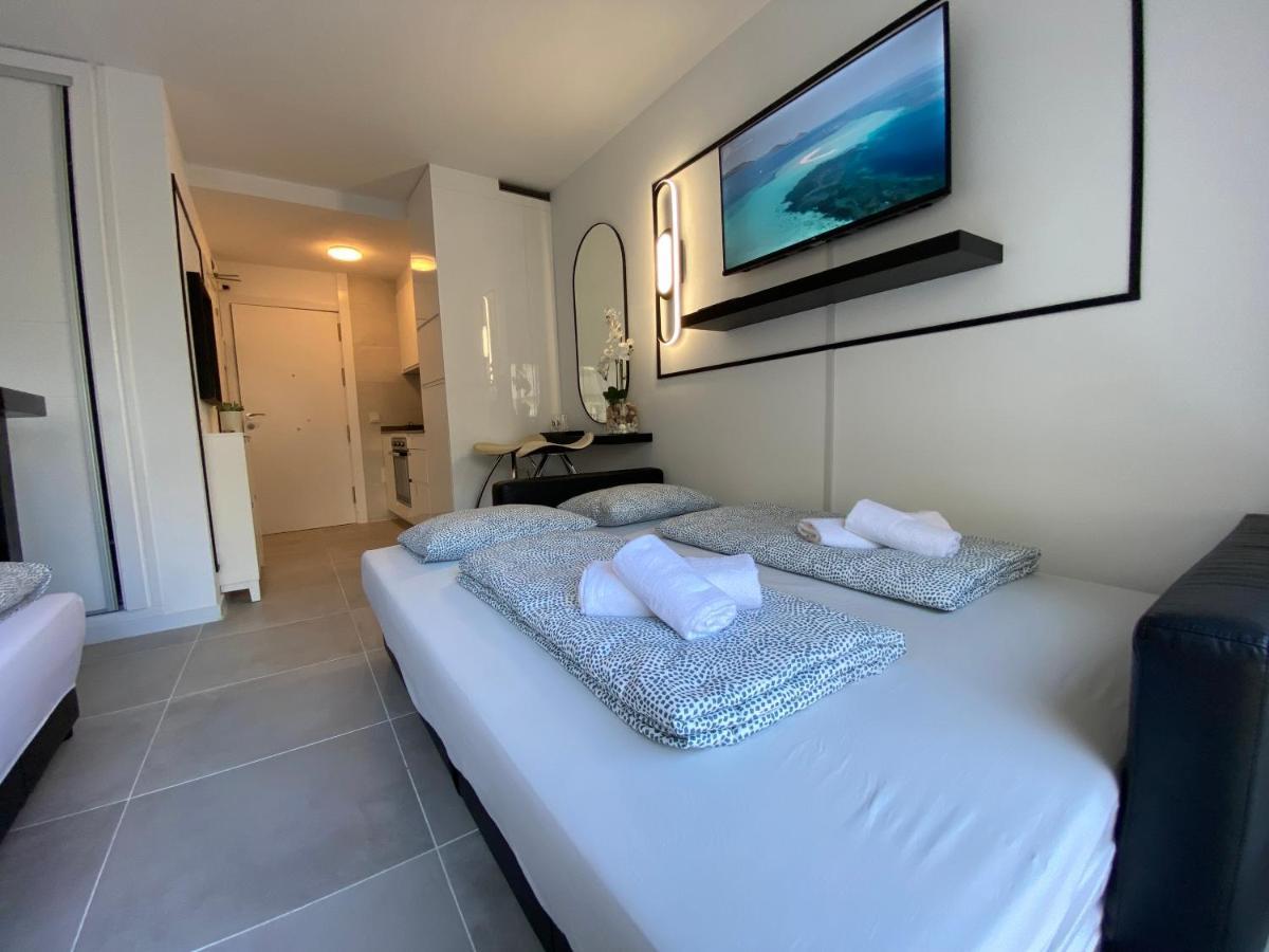 Modern Sea View Studio In Benal Beach Benalmádena Eksteriør billede